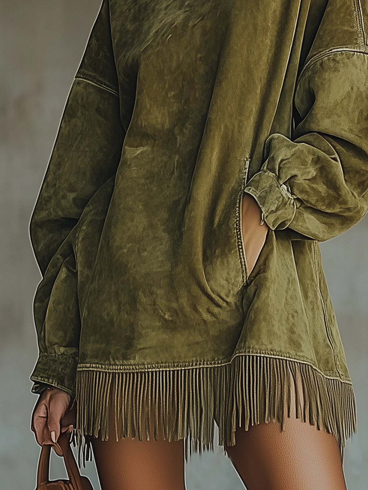 Gabriela | Robe en daim avec col montant et franges