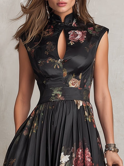 Robe Midi Plissée en Soie Noire avec Imprimé Floral et Col Haut à Découpe en Goutte pour Femmes