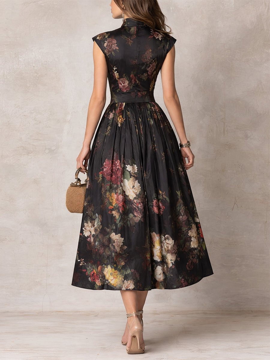 Robe Midi Plissée en Soie Noire avec Imprimé Floral et Col Haut à Découpe en Goutte pour Femmes